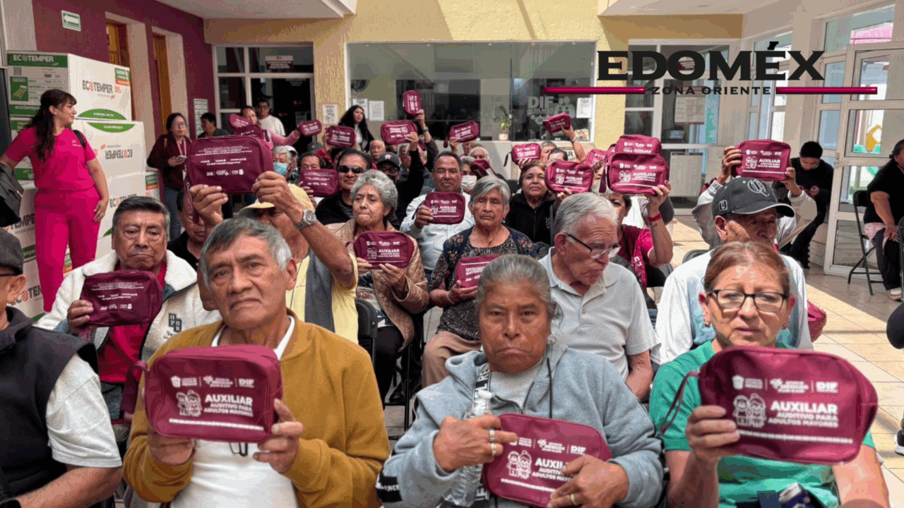 DIFEM ENTREGA AUXILIARES AUDITIVOS A ADULTOS MAYORES EN ACOLMAN; IMPULSAN INCLUSIÓN Y CALIDAD DE VIDA