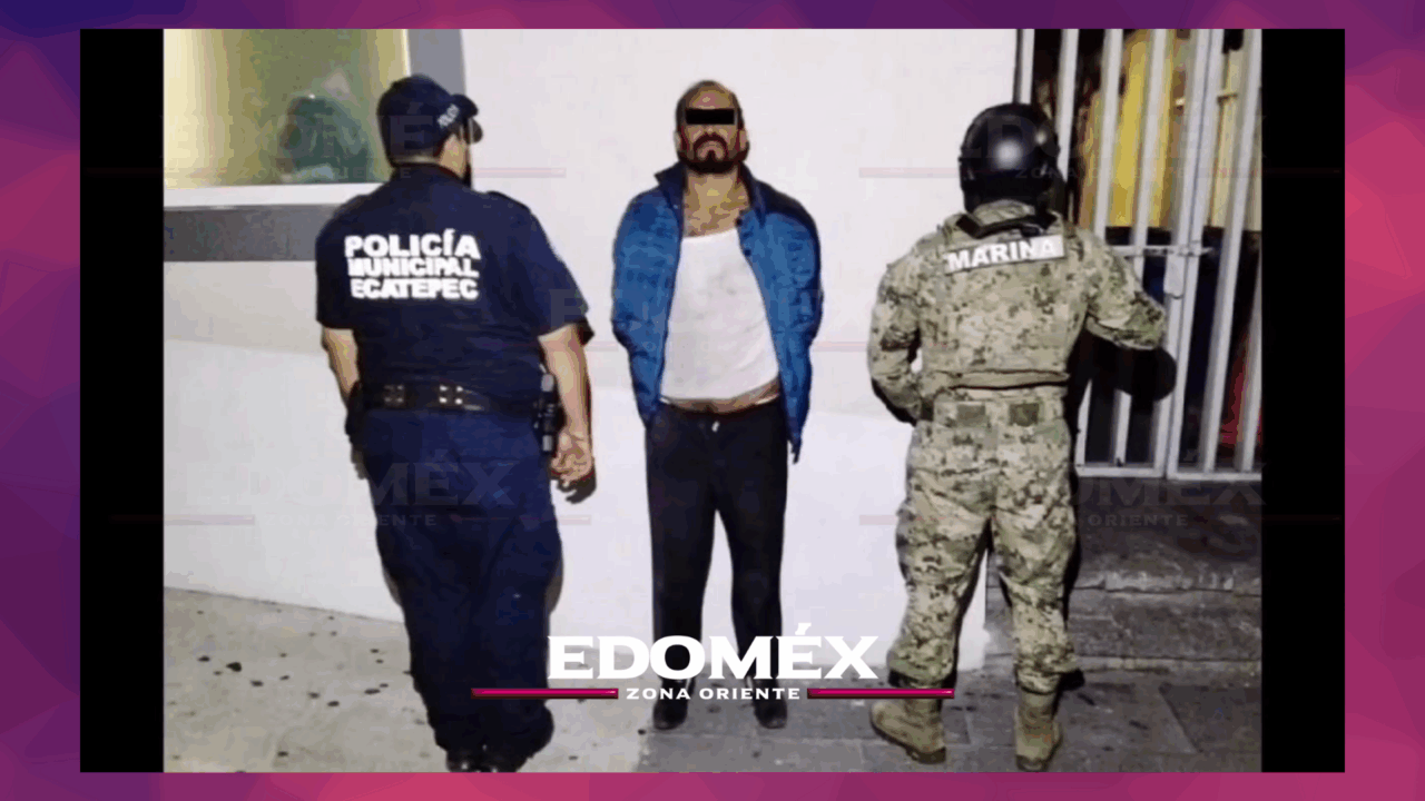 MOMENTO EN QUE SUJETO LE PRENDE FUEGO A UN MEXIBÚS EN ECATEPEC