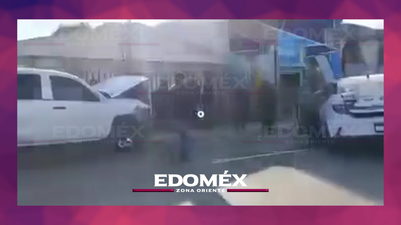 DENUNCIAN A PRESUNTO FUNCIONARIO DE FISCALÍA POR CHOQUE Y MANIOBRAS PELIGROSAS EN TEXCOCO