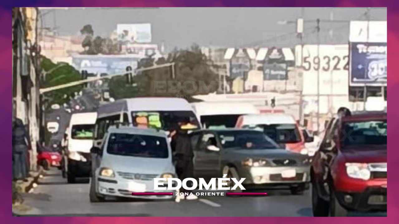 VEHÍCULO CAE EN COLADERA SIN TAPA EN LÓPEZ PORTILLO, ECATEPEC