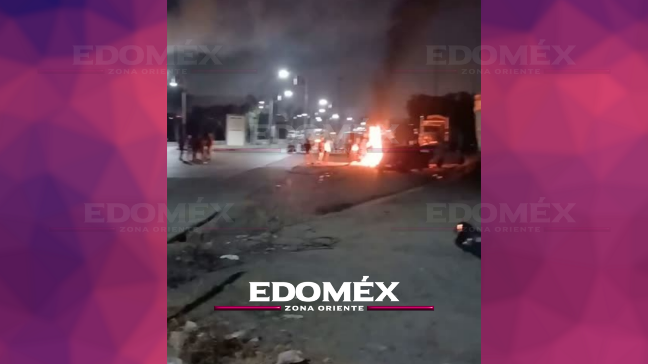 TRANSPORTISTAS BLOQUEAN LA ZUMPANGO–MELCHOR OCAMPO POR CIERRE DE MINA