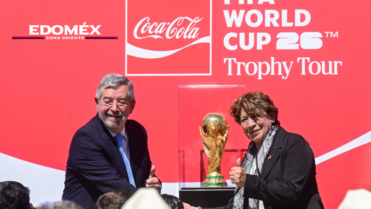 DELFINA GÓMEZ RECIBE EL TROFEO DE LA COPA MUNDIAL EN EL EDOMÉX