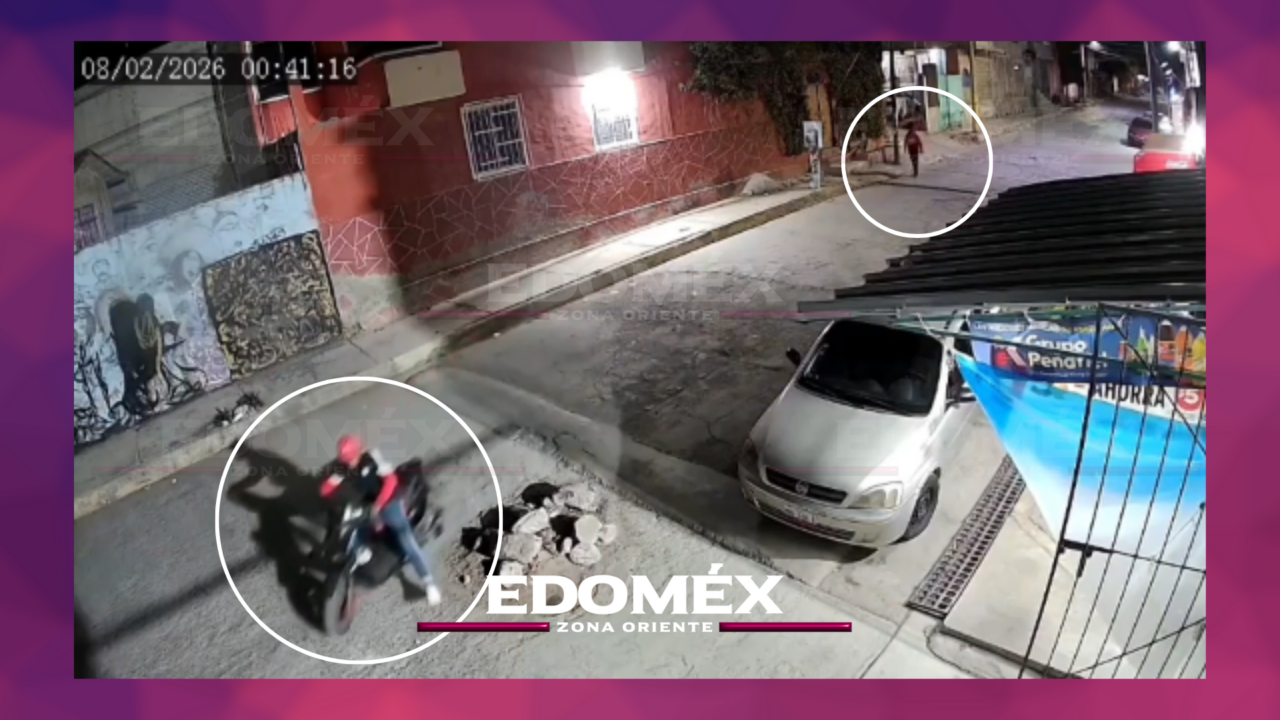 CÁMARAS DE SEGURIDAD CAPTAN A PRESUNTOS LADRTONES DE MOTOS EN ECATEPEC